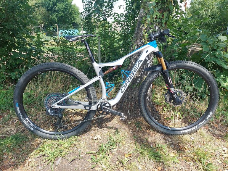 Used Orbea OIZ M-LTD 2020 2020 Mountainbike, Light Gray, 29 — image 1 of 4