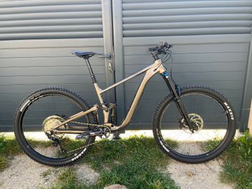 Used Giant Trance X 1 2024 2024 Mountainbike, Light Gray, 29 — image 1 of 8