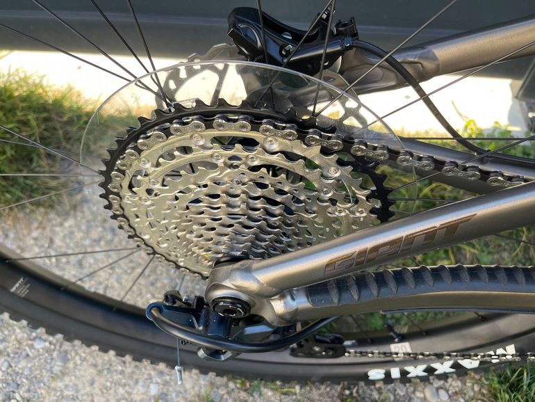 Used Giant Trance X 1 2024 2024 Mountainbike, Light Gray, 29 — image 3 of 8