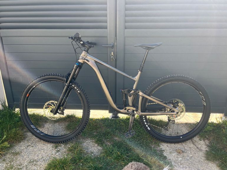 Used Giant Trance X 1 2024 2024 Mountainbike, Light Gray, 29 — image 2 of 8