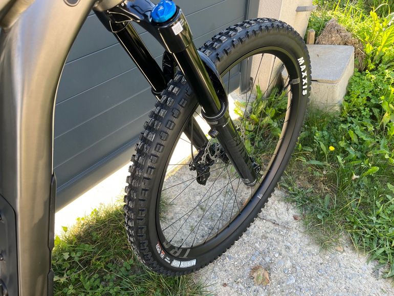 Used Giant Trance X 1 2024 2024 Mountainbike, Light Gray, 29 — image 5 of 8