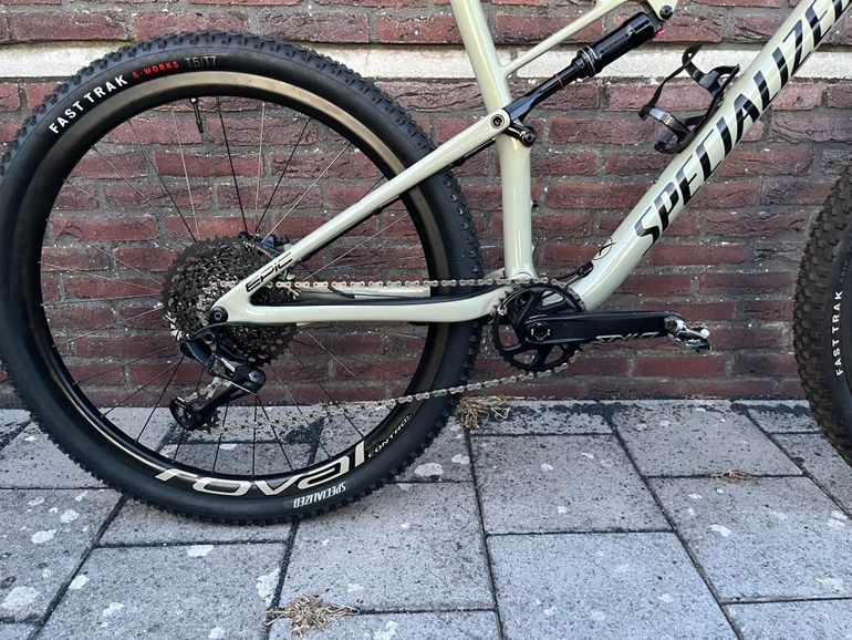 Used Specialized Epic Evo 2019 2019 Mountainbike, Green — image 2 of 14