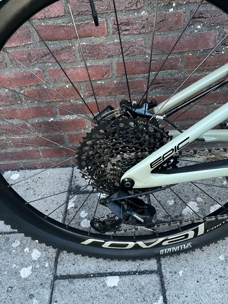 Used Specialized Epic Evo 2019 2019 Mountainbike, Green — image 3 of 14