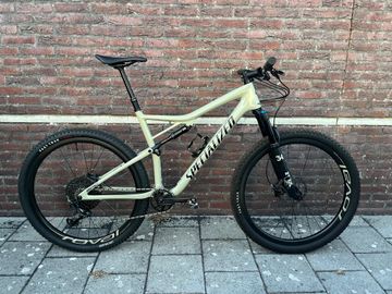 Used Specialized Epic Evo 2019 2019 Mountainbike, Green — image 1 of 14