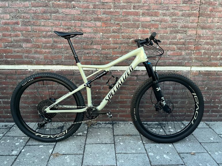 Used Specialized Epic Evo 2019 2019 Mountainbike, Green — image 1 of 14