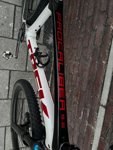 Used Trek Procaliber 9.8 2021 Mountainbike, White — image 10 of 16