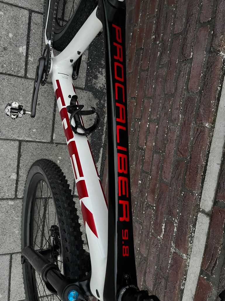 Used Trek Procaliber 9.8 2021 Mountainbike, White — image 10 of 16