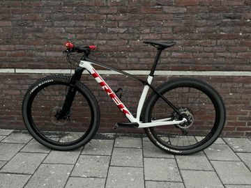 Used Trek Procaliber 9.8 2021 Mountainbike, White — image 12 of 16