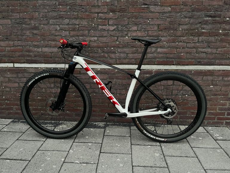 Used Trek Procaliber 9.8 2021 Mountainbike, White — image 12 of 16
