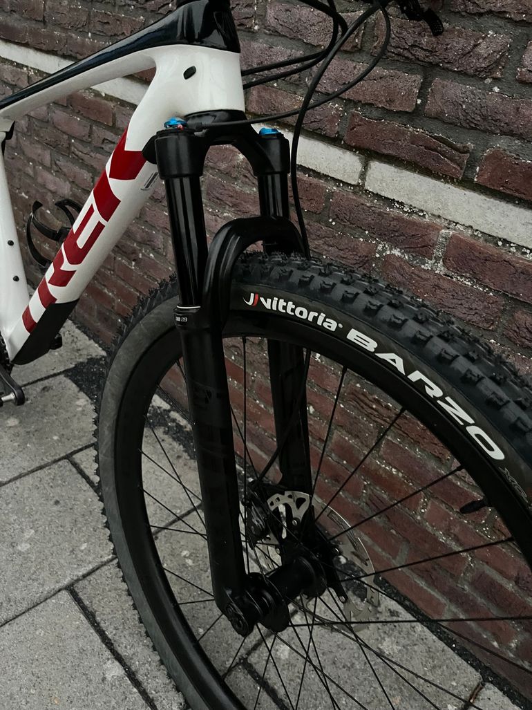 Used Trek Procaliber 9.8 2021 Mountainbike, White — image 11 of 16