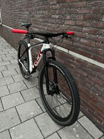 Used Trek Procaliber 9.8 2021 Mountainbike, White — image 6 of 16