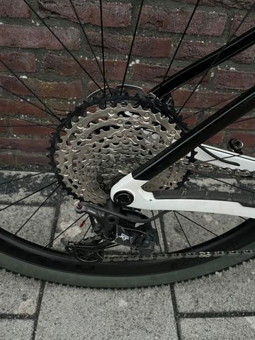 Used Trek Procaliber 9.8 2021 Mountainbike, White — image 3 of 16