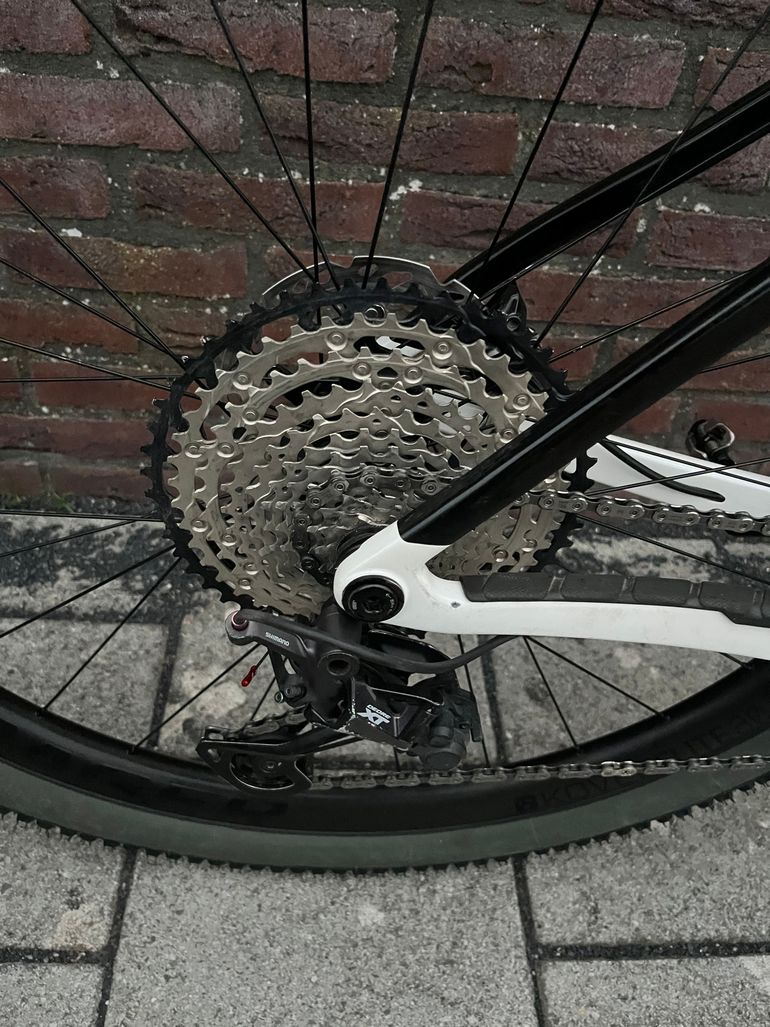 Used Trek Procaliber 9.8 2021 Mountainbike, White — image 3 of 16