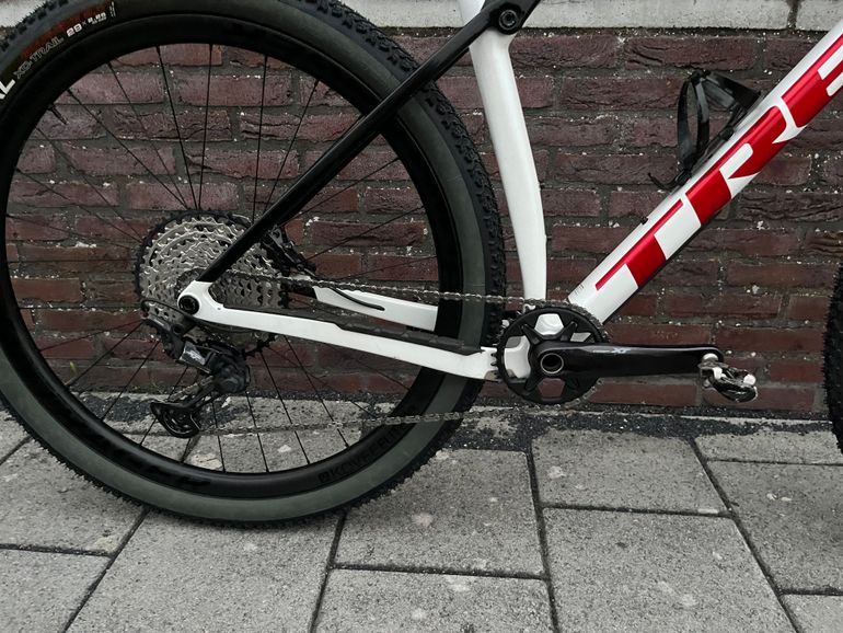 Used Trek Procaliber 9.8 2021 Mountainbike, White — image 2 of 16
