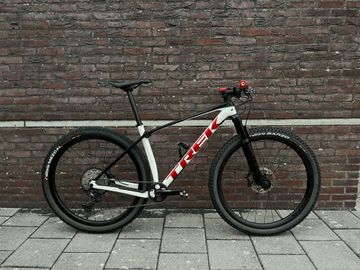 Used Trek Procaliber 9.8 2021 Mountainbike, White — image 1 of 16