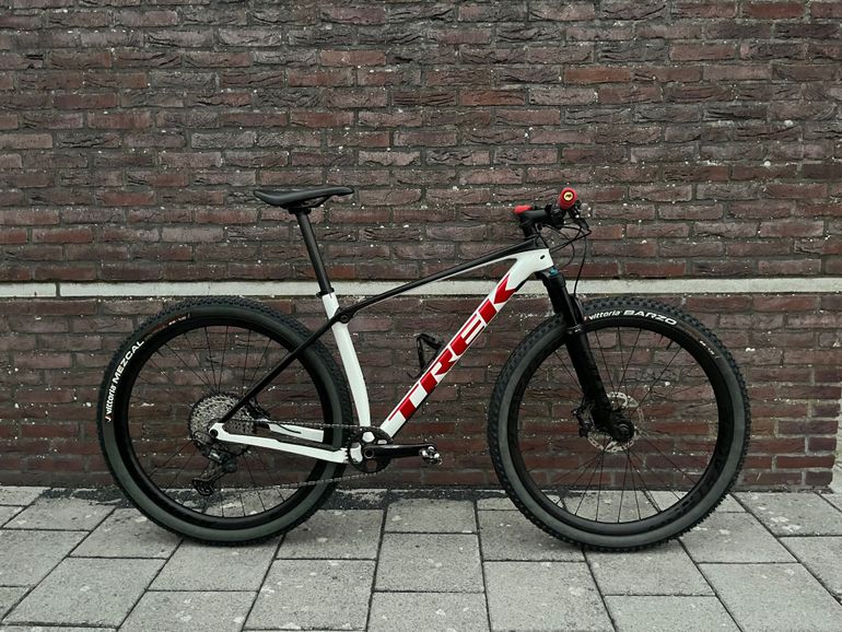 Used Trek Procaliber 9.8 2021 Mountainbike, White — image 1 of 16