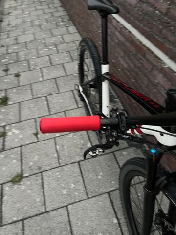 Used Trek Procaliber 9.8 2021 Mountainbike, White — image 8 of 16
