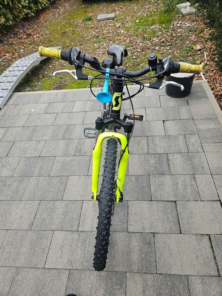 Used Scott Volta Jr24 2017 Mountainbike, Black — image 3 of 7