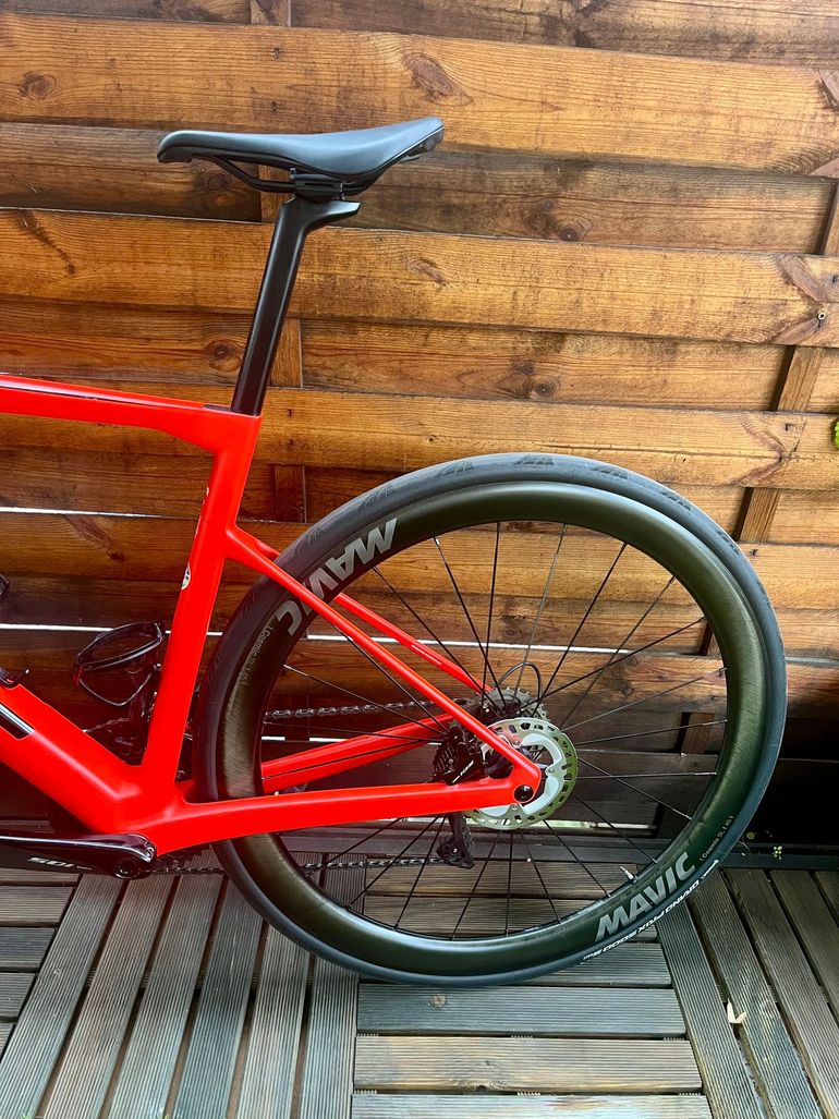 Used BMC Teammachine SLR SIX 2023 2023 Road & Gravel, Red — image 4 of 11