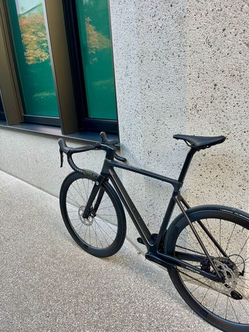 Used Focus IZALCO MAX 8.8 2024 2024 Road & Gravel, Black — image 9 of 17