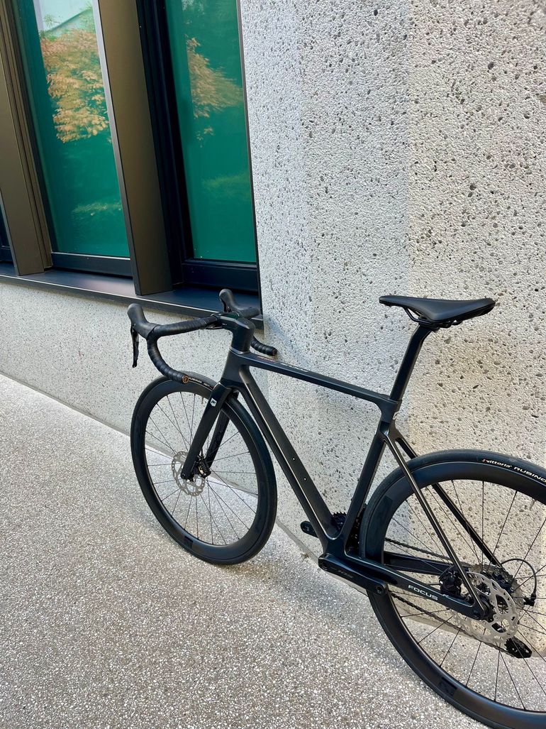 Used Focus IZALCO MAX 8.8 2024 2024 Road & Gravel, Black — image 9 of 17