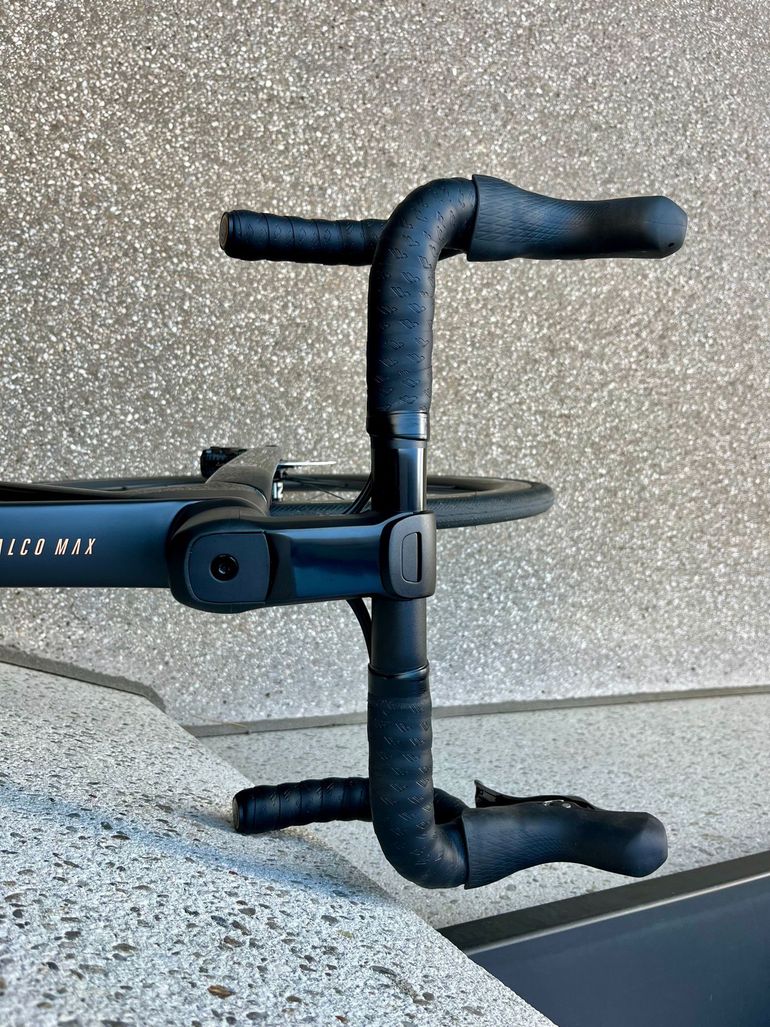 Used Focus IZALCO MAX 8.8 2024 2024 Road & Gravel, Black — image 6 of 17