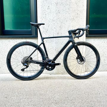 Used Focus IZALCO MAX 8.8 2024 2024 Road & Gravel, Black — image 1 of 17