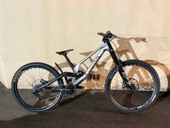Used Canyon Sender SRAM GX DH 2023 Mountainbike, Light Gray, Mixed — image 1 of 3