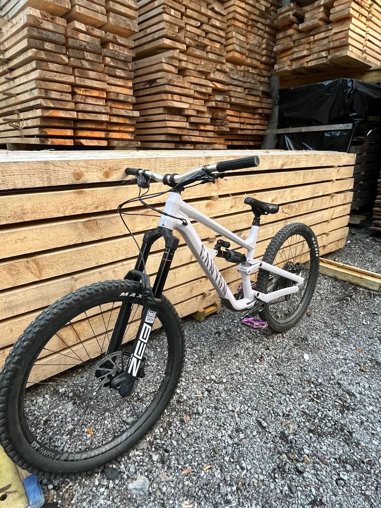 Used Canyon Torque Park AL 6 2024 2024 Mountainbike, Purple, 27.5 — image 1 of 5