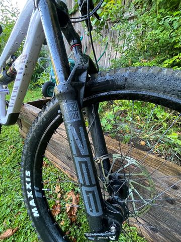 Used Canyon Torque Park AL 6 2024 2024 Mountainbike, Purple, 27.5 — image 4 of 5
