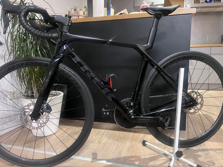 Used Trek Madone 2025 Road & Gravel, Black — image 4 of 11