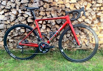 Used BMC Teammachine Shimano Ultegra Di2 2022 Road & Gravel, Red — image 1 of 6