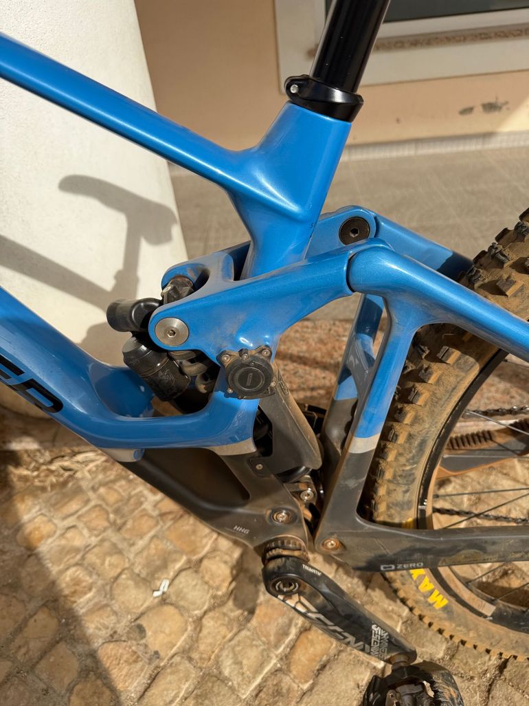 Used Mondraker SUMMUM CARBON R 2023 2023 Mountainbike, Blue, 29 — image 5 of 16