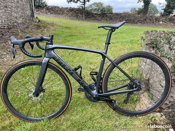 Used Trek Emonda SL6 2024 Road & Gravel, Black — image 2 of 7