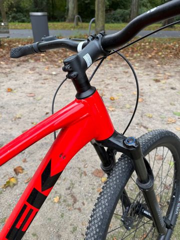 Used Trek X-Caliber 8 2021 2021 Mountainbike, Red, 29 — image 5 of 9