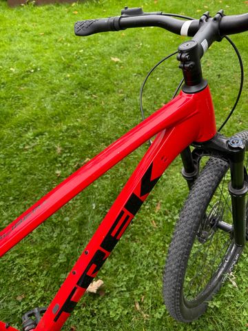 Used Trek X-Caliber 8 2021 2021 Mountainbike, Red, 29 — image 2 of 9
