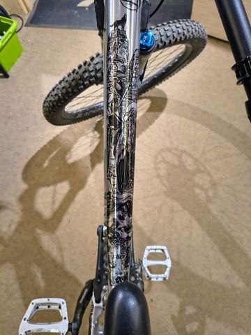 Used Commencal FRS High Polished 2023 Mountainbike, Light Gray — image 5 of 5