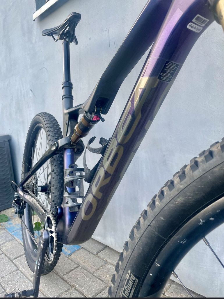 Used Orbea OIZ M-PRO 2023 2023 Mountainbike, Purple, 29 — image 5 of 7