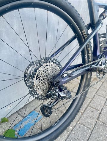 Used Orbea OIZ M-PRO 2023 2023 Mountainbike, Purple, 29 — image 3 of 7