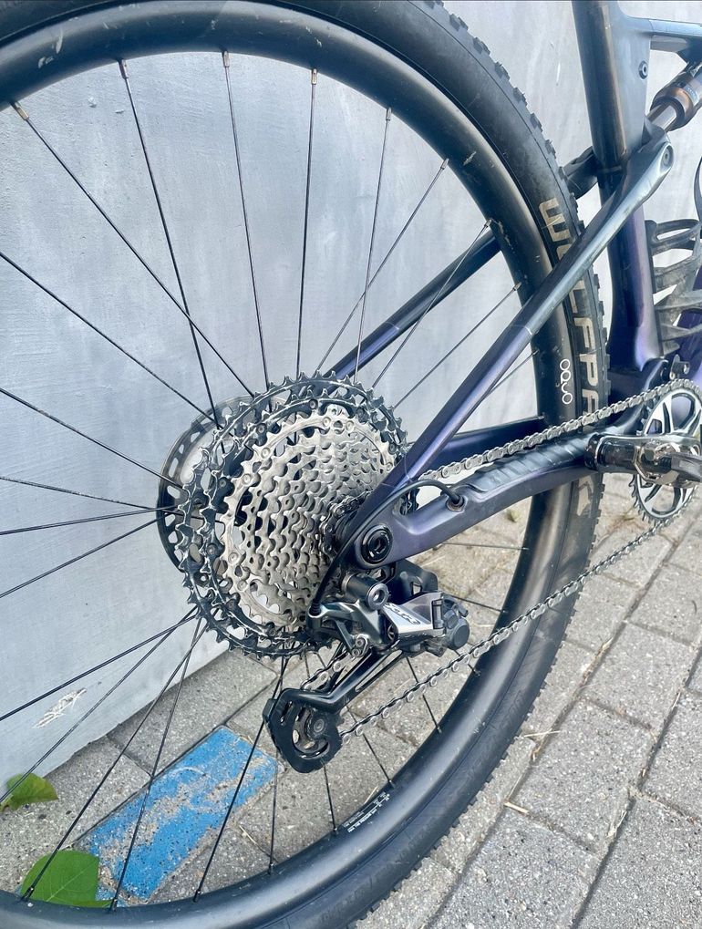 Used Orbea OIZ M-PRO 2023 2023 Mountainbike, Purple, 29 — image 3 of 7