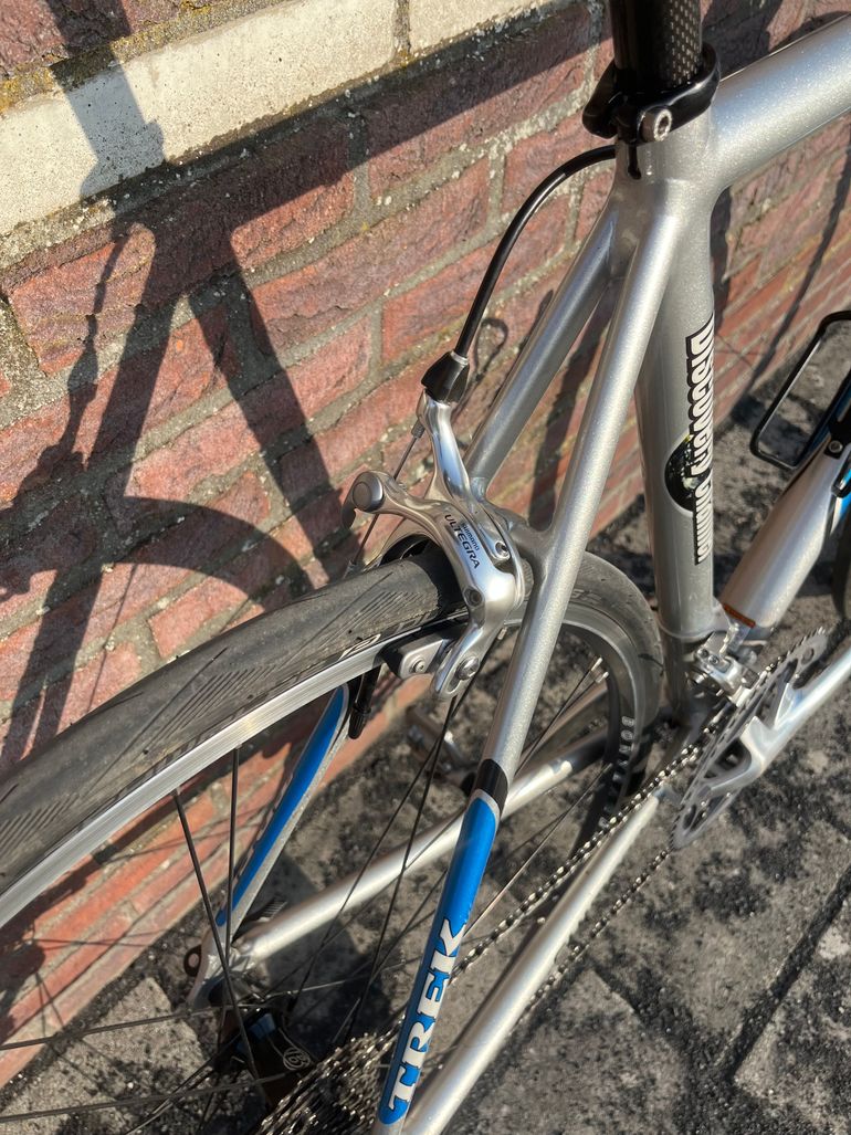 Used Trek Discovery Ultegra 2007 Road & Gravel, Light Gray — image 4 of 12