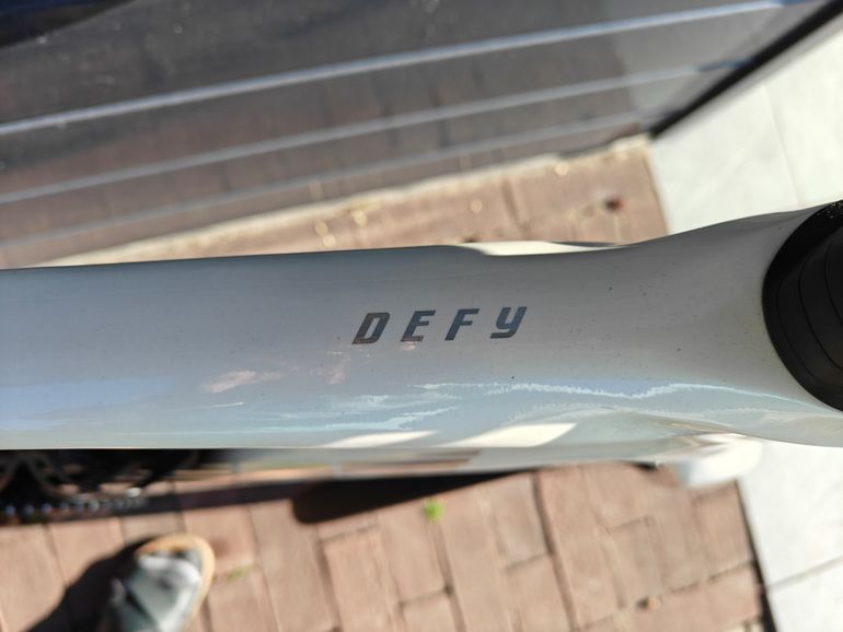 Used Giant Defy Advanced Pro 1 2024 2024 Road & Gravel, White — image 2 of 8