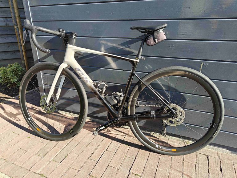 Used Giant Defy Advanced Pro 1 2024 2024 Road & Gravel, White — image 1 of 8