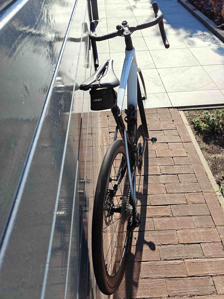 Used Giant Defy Advanced Pro 1 2024 2024 Road & Gravel, White — image 4 of 8