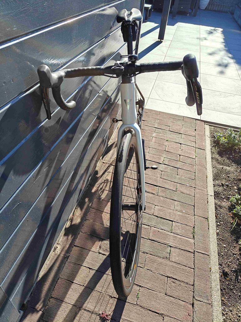 Used Giant Defy Advanced Pro 1 2024 2024 Road & Gravel, White — image 3 of 8