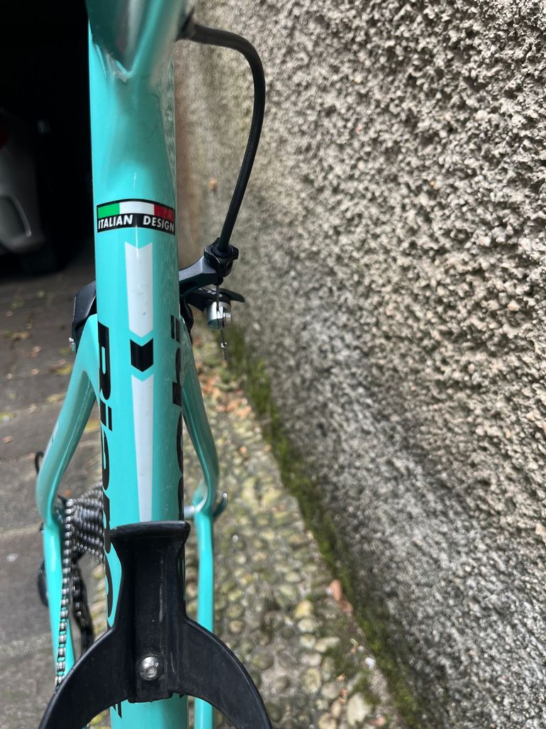 Used Bianchi Aria Ultegra 2018 2018 Road & Gravel, Blue — image 10 of 19
