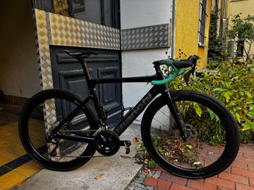 Used Bianchi Aria - 105 Di2 2022 2022 Road & Gravel, Black — image 1 of 5