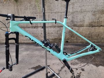 Used Orbea ALMA M11-AXS 2022 Frameset 2022 Mountainbike, Green, 29 — image 1 of 16