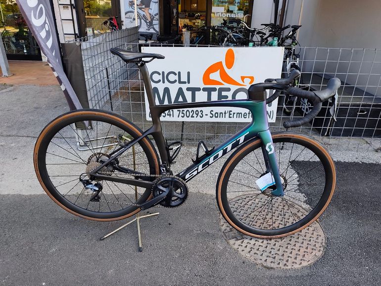 Used Scott Foil RC 30 2022 2022 Road & Gravel, Purple — image 1 of 12