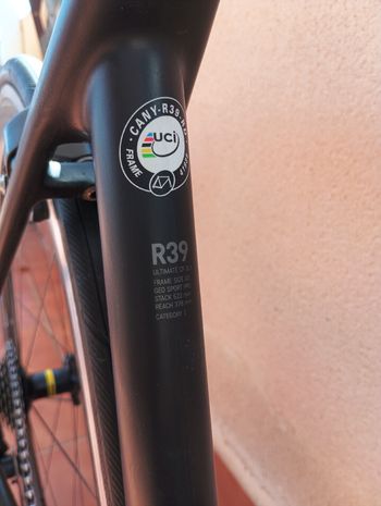 Used Canyon Ultimate CF SLX 8.0 2018 2018 Road & Gravel, Black — image 5 of 17